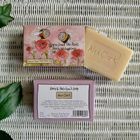 Alex Clark, mydło ozdobne, Pszczoły i róże