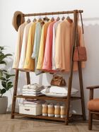 Bambusowy, wolnostojący, trapezowy, wieszak na ubrania z 2-poziomowymi półkami, długość 116 cm