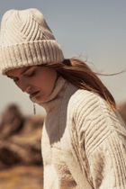 Czapka damska, beżowa, Moodo