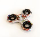 Fidget Spinner, biały w czerwone kółka