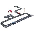 Goki, Lotnisko, filcowy pas startowy z drewnianymi pojazdami