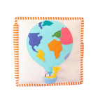 Jolly Designs. Dookoła Świata. Książeczka sensoryczno-manipulacyjna