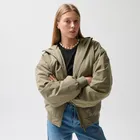 Kurtka przejściowa z kapturem o kroju oversize NOWEAR