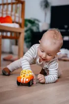 Oball, autko niemowlęce, pojazd z grzechotką, czerwony