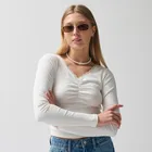Prążkowana bluzka ecru z koronką NOWEAR