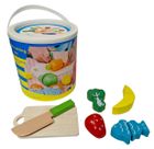 Swede, warzywa drewniane w wiaderku