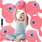 Xqmax, piłka pluszowa emoji z rączkami, różowa, 23 cm