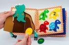 Jolly Designs. Dino. Książeczka sensoryczno-manipulacyjna
