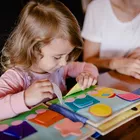 Jolly Designs. Sowa. Książeczka sensoryczno-manipulacyjna