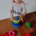 Rubbabu, układanka edukacyjno-sensoryczna, piramida z piłką