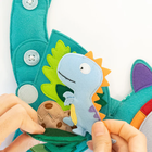 Jolly Designs. Dinozaur. Podróżna książeczka sensoryczno-manipulacyjna