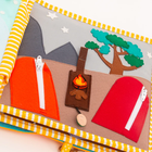 Jolly Designs. Podróżnik. Książeczka sensoryczno-manipulacyjna