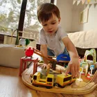 Smiki, drewniane tory z elektryczną kolejką i pojemnikiem