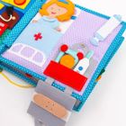 Jolly Designs. Zawody. Książeczka sensoryczno-manipulacyjna