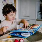 Jolly Designs. Zawody. Książeczka sensoryczno-manipulacyjna