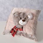 Boltze Home, Leon, poduszka z motywem pluszaka 35-35 cm