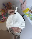 Czapka dziecięca, wiązana, ecru, Iltom