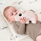 Done By Deer, Świnka Pigee, maskotka, powder, 22 cm