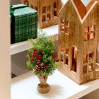 Homla, Juletran, choinka, zielona z szyszkami i czerwonymi gałązkami, 30 cm