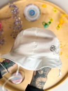 Kapelusz dziewczęcy, wiązany, ecru, Iltom