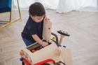 Plan Toys, Mały Mechanik, drewniany serwis samochodowy