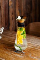 Vialli Design, Mia, karafka drip-free, złota, 900 ml