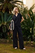 Bluzka damska z krótkim rękawem, czarna, Moodo