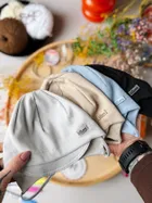 Czapka chłopięca, wiązana, beżowa, Iltom