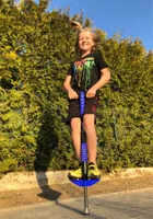 Enero, skoczek pogo, drążek do skakania, niebieski