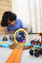 Hot Wheels, Monster Trucks, Wyrzutnia, mały zestaw z pojazdem Bone Shaker