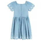 Jeansowa sukienka z haftem Cool Club