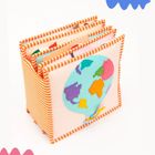 Jolly Designs. Dookoła Świata. Książeczka sensoryczno-manipulacyjna