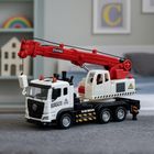 Lean Toys, ciężarówka z dźwigiem, metalowy pojazd budowlany