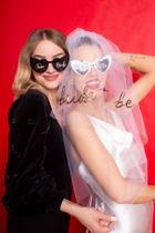 PartyDeco, welon z napisem Bride to be, biały, 63 cm