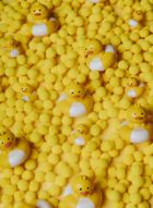 Petit Boum, Happy Bubbles, kula sensoryczna, kaczuszka, 10 cm