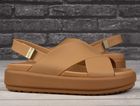 Sandały damskie, brązowe, Crocs Brooklyn Luxe