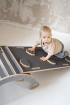 tupti.wood, 3w1: mały bujak montessori z uchwytami + mała zjeżdżalnia, chmurki + blat - szary