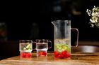 Vialli Design, Livio, dzbanek ryflowany z różowym uchem, 1500 ml