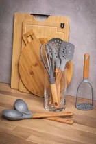 Altom Design, tłuczek do ziemniaków z drewnianym uchwytem, szary, 26-8,5-7,5 cm