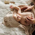 BabyOno, okrycie kąpielowe bambusowe z kapturkiem, jasny beż, 100-100 cm