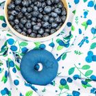 BabyOno, otulacz bambusowy z grzechotką, blueberry
