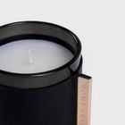 Homla, Sleek Leather, świeca zapachowa, Amber Musk, 225 G