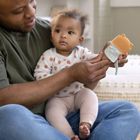 InGenuity, Lisek Kitt, gryzak z rękawiczką, pomarańczowy, 3m+