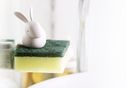 Qualy, Królik Bunny, uchwyt na gąbkę, biały