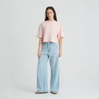 Różowy t-shirt o kroju cropp boxy NOWEAR