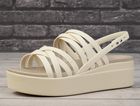 Sandały damskie na platformie, beżowe, Crocs Brooklyn Strappy