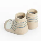 Cool Club, Skarpetobuty niemowlęce, beżowe, podeszwa Barefoot