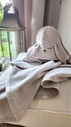 MimiNu, Króliczek, okrycie kąpielowe z haftem i uszami, bambus, mokka, 100-100 cm