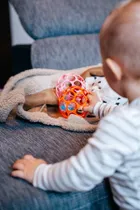 Oball, Piłka z grzechotką, gryzak, pomarańczowa, 10 cm, 0m+