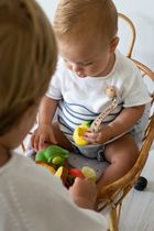 Oli & Carol, zawieszka do smoczka/gryzaków, Cool Kids Eat Healthy